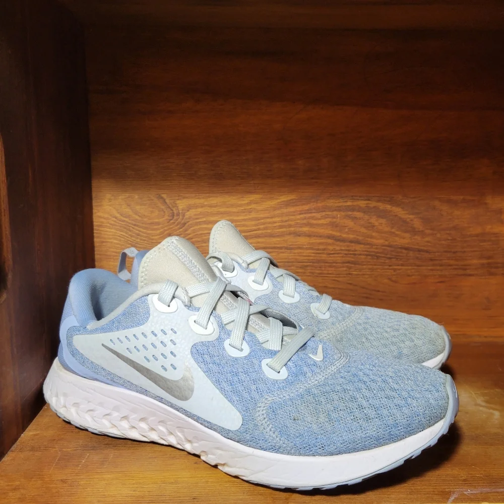 Nike Legend React Running Sneaker 5.5 - Picture 2 of 7